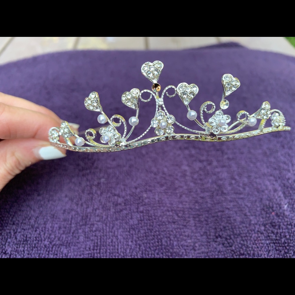 Flower girl tiara, gorgeous and very adjustable